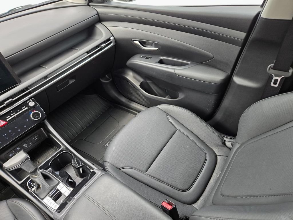 Used 2025 White Hyundai SEL Convenience image 20