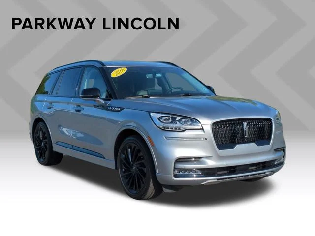 Used 2024 Silver Lincoln Reserve image 3