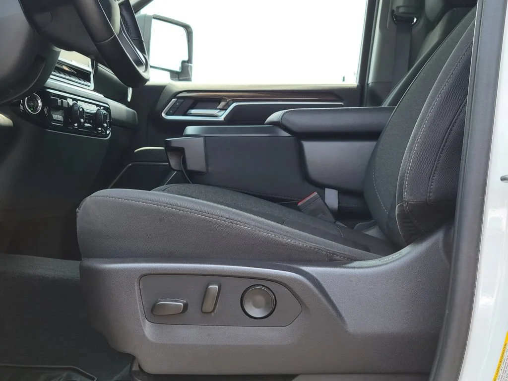 Used 2025 Summit White Chevrolet LT image 23
