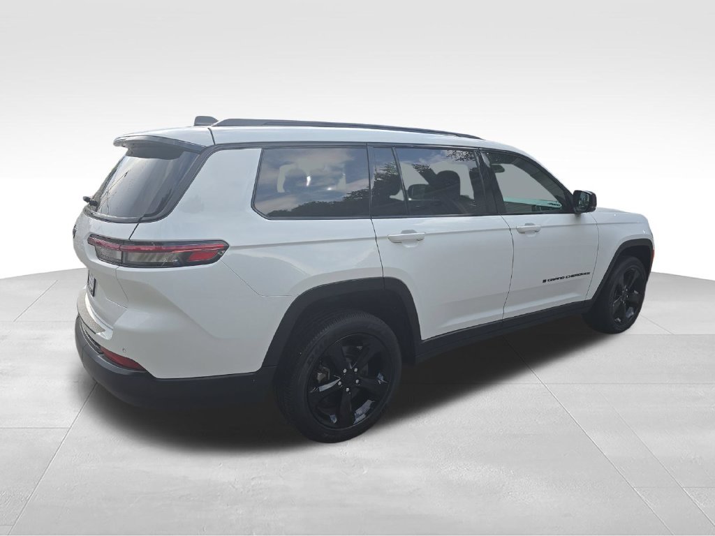 Used 2024 White Jeep Altitude X image 6