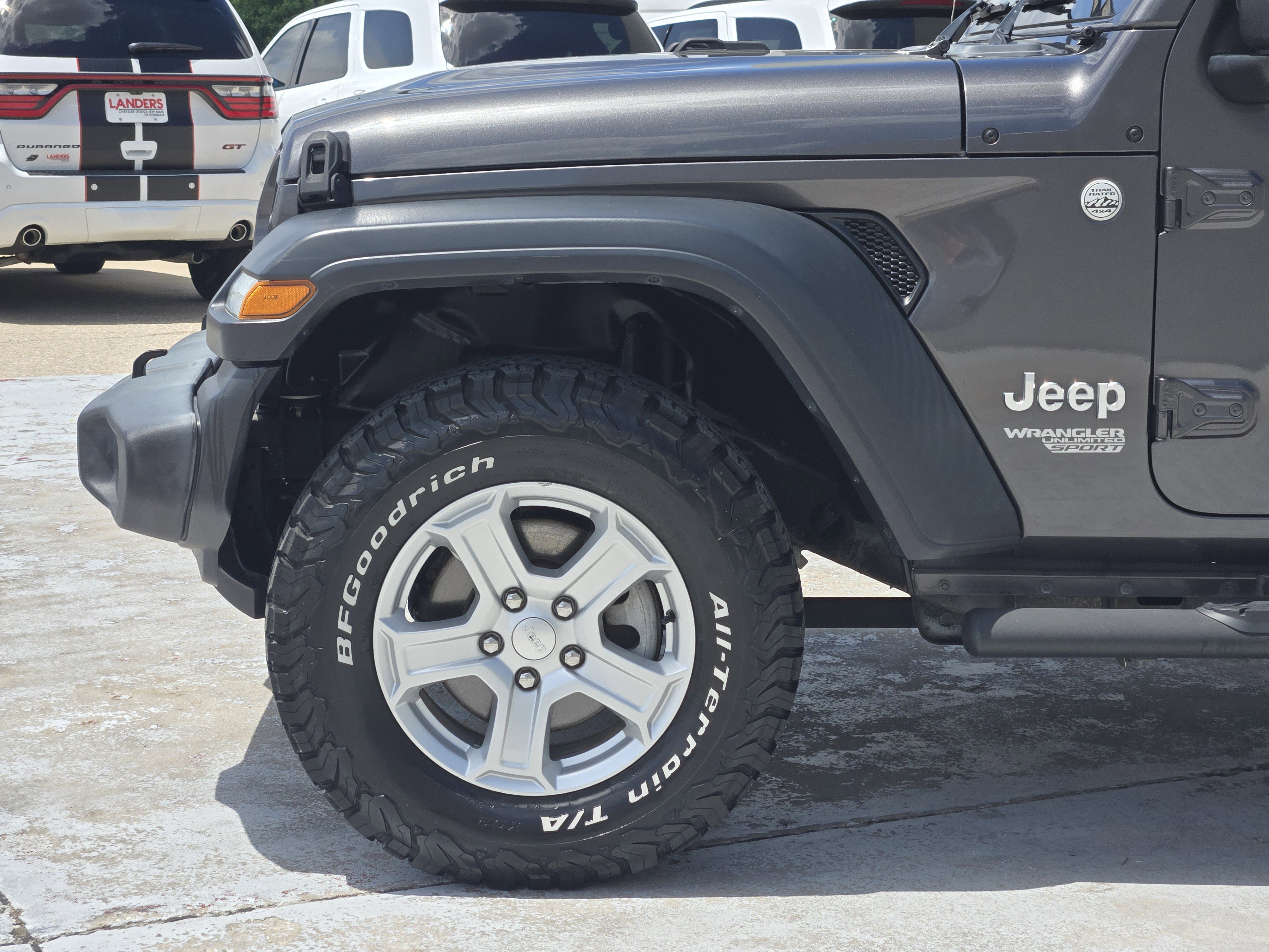 Used 2019 Granite Crystal Metallic Clearcoat Jeep Sport S image 8