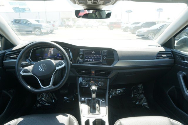 Used 2024  Volkswagen SE image 21