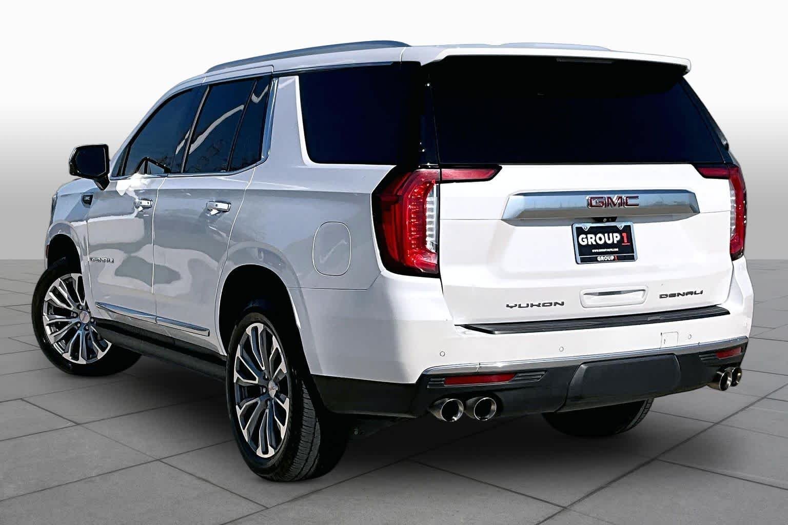Used 2021 White Frost Tricoat GMC Denali image 11