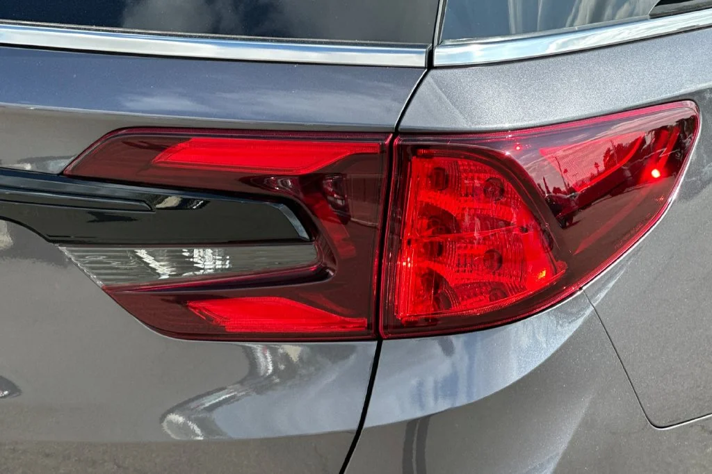 Used 2026 Modern Steel Metallic Honda Touring image 33