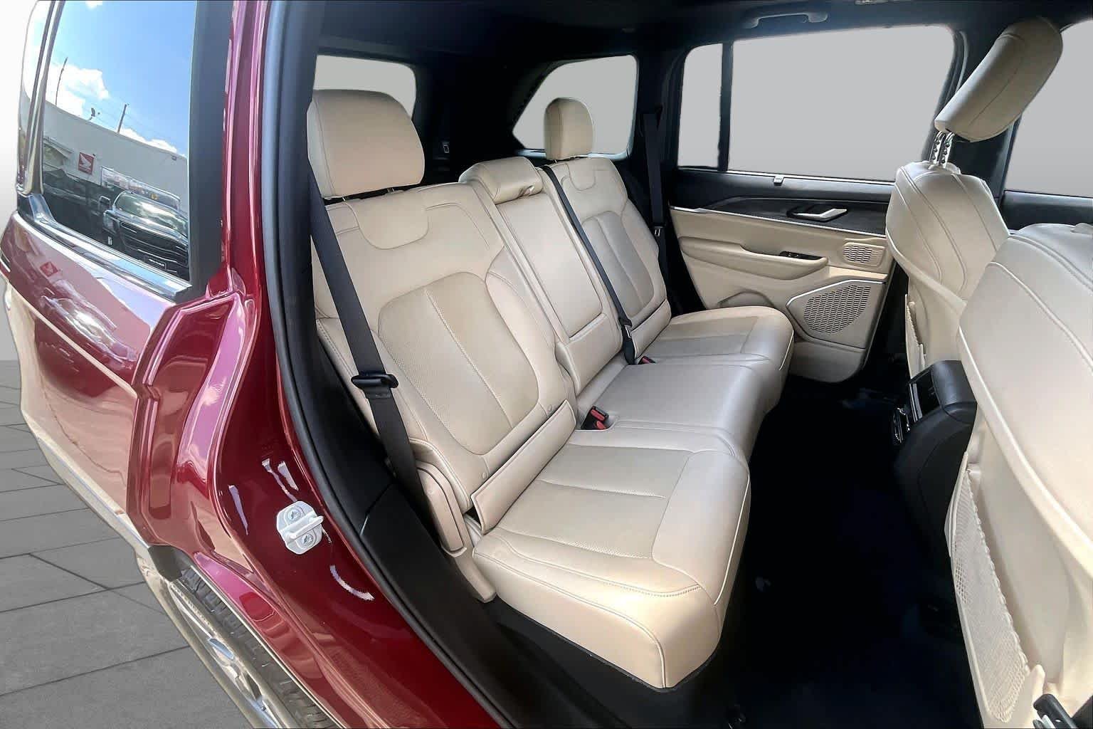 Used 2022 Velvet Red Pearlcoat Jeep  image 20