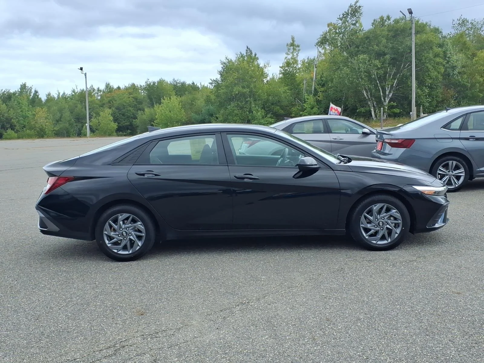 Used 2024 Abyss Black Hyundai SEL image 4