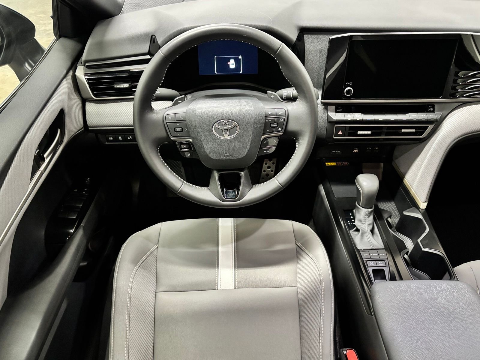 Used 2026  Toyota SE image 12