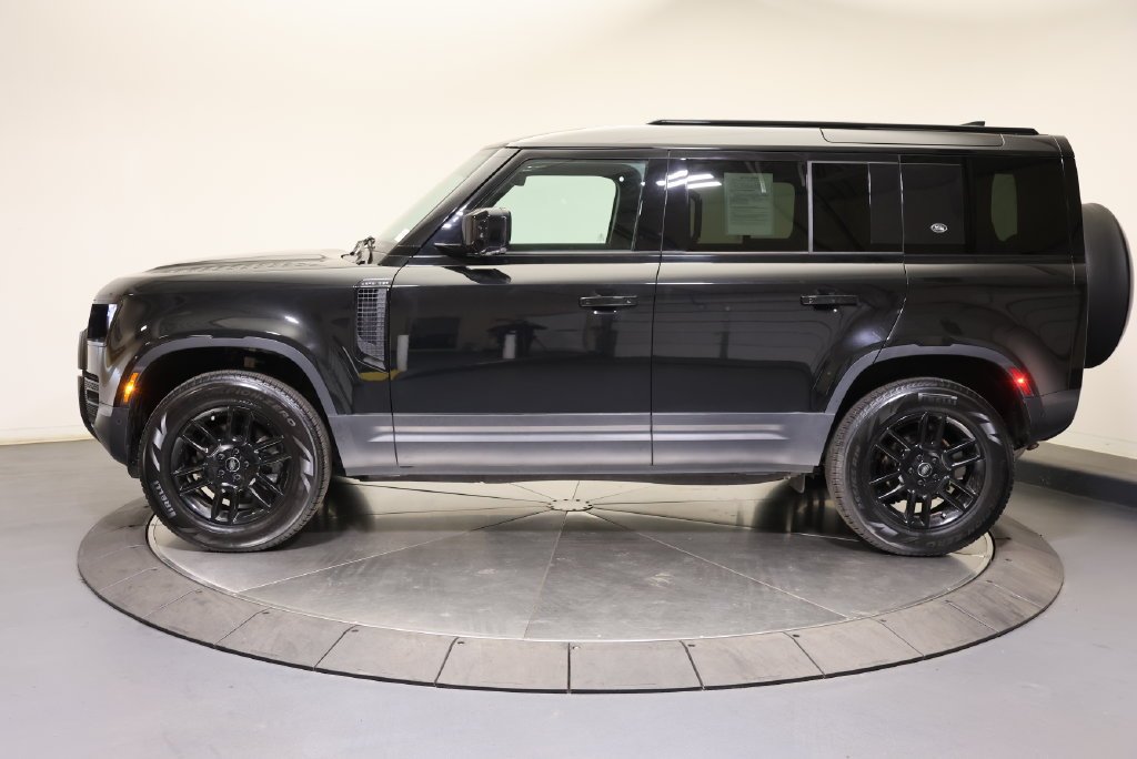 Used 2023 Santorini Black Metallic Land Rover S image 2
