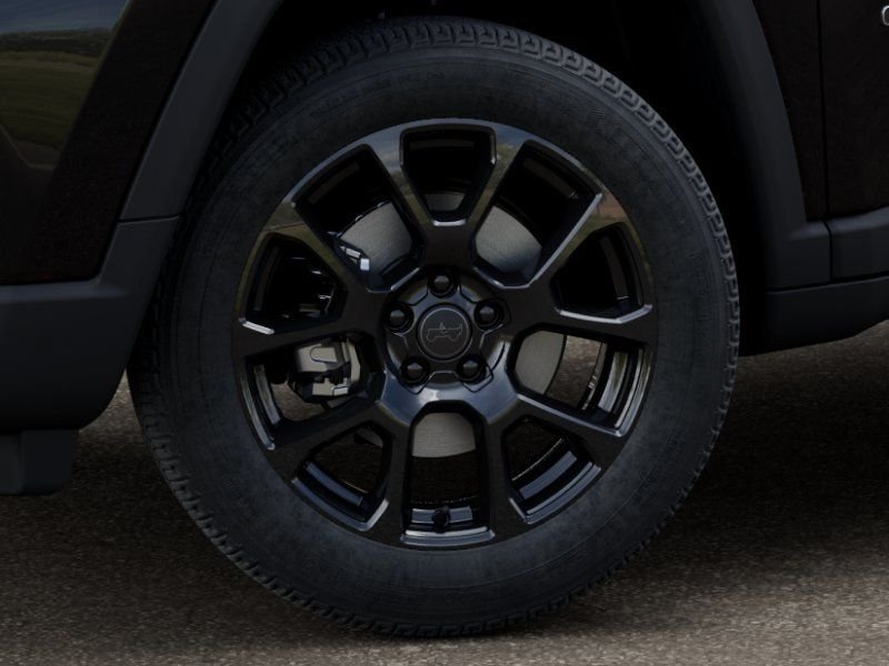 New 2026 Diamond Black Crystal Pearl-Coat Exterior Paint Jeep Latitude image 8