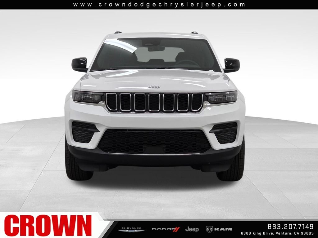 New 2026 Bright White Clear-Coat Exterior Paint Jeep Laredo image 2