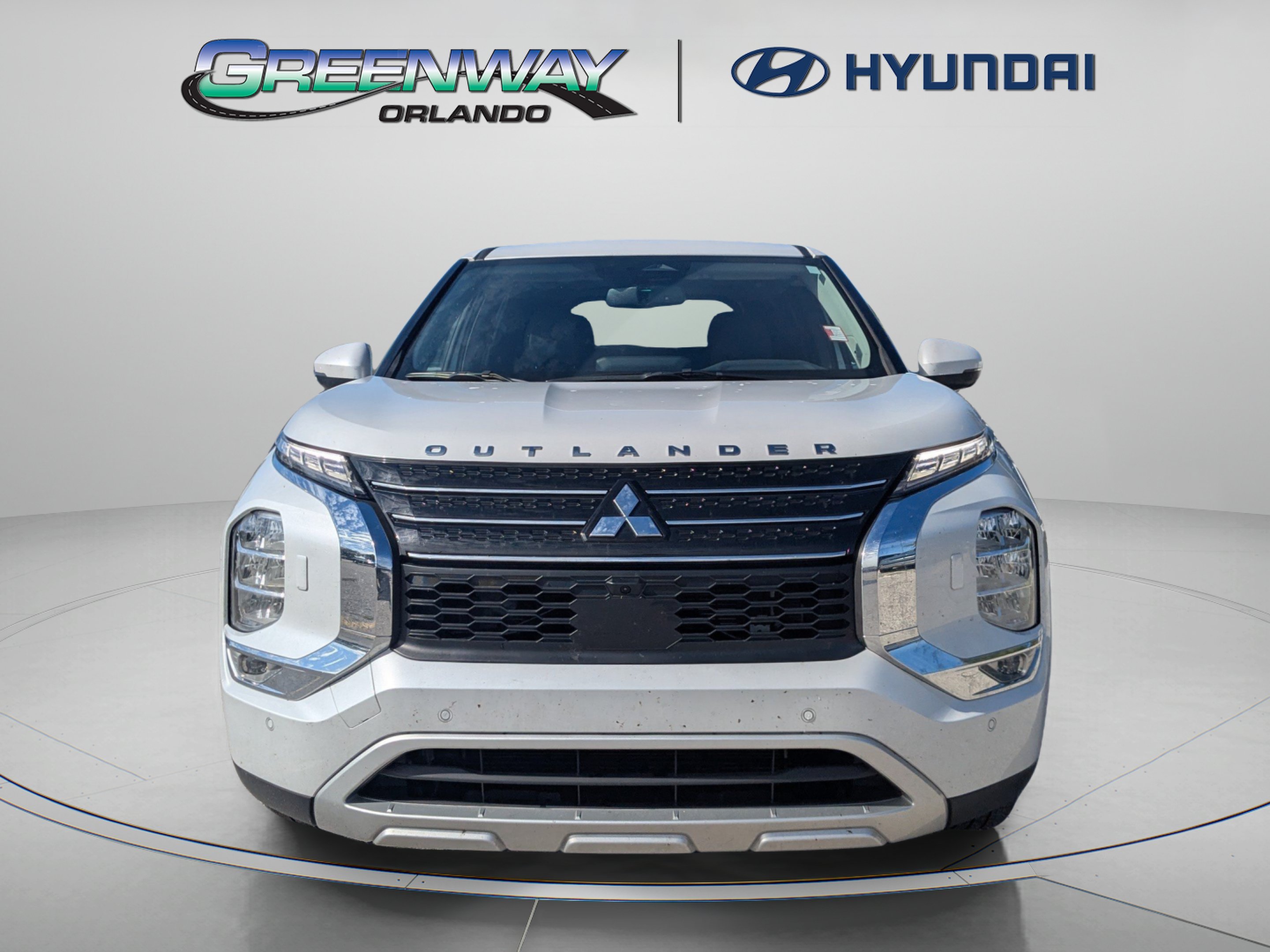 Used 2025 White Mitsubishi SE image 3