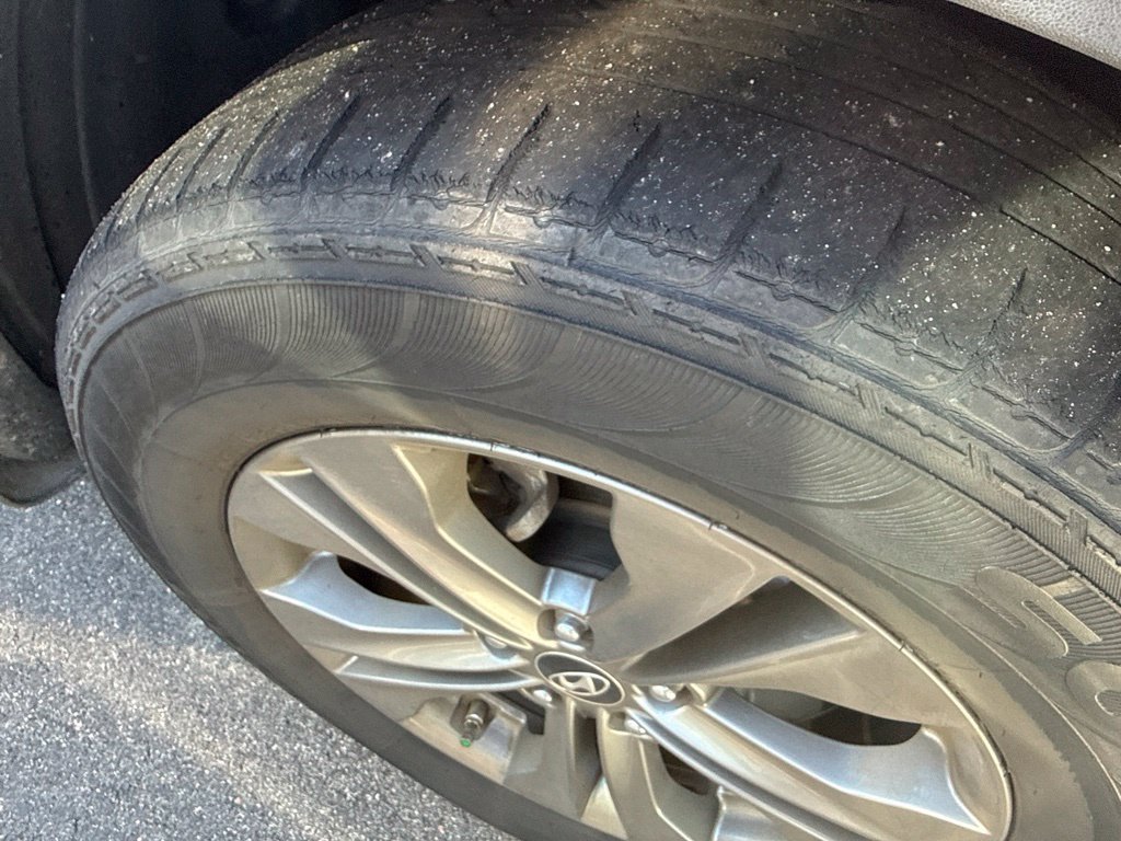 Used 2014 Silver Hyundai Base image 15