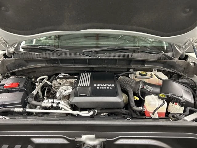 Used 2022 Silver GMC Elevation image 30
