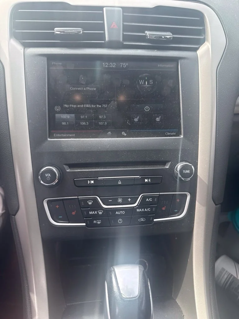 Used 2016 Silver Ford SE image 5