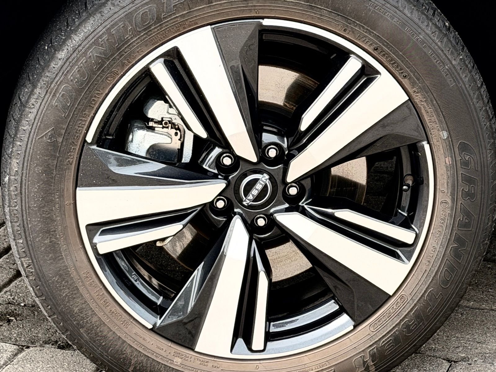 Used 2025 Champagne Silver Metallic Nissan SL image 12