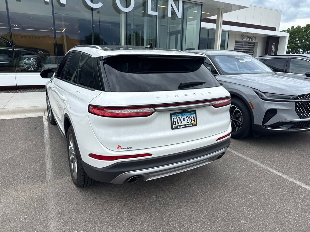 Used 2021 White Lincoln Standard image 9