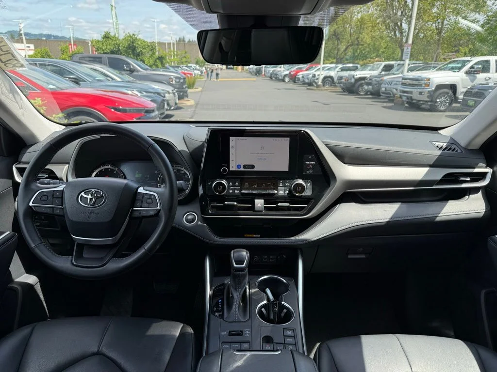 Certified Used 2024  Toyota XLE image 23