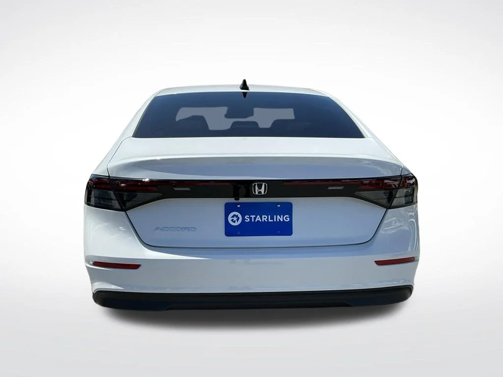 Used 2025 White Honda SE image 8