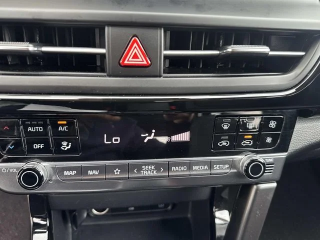Used 2025 White Kia S image 42