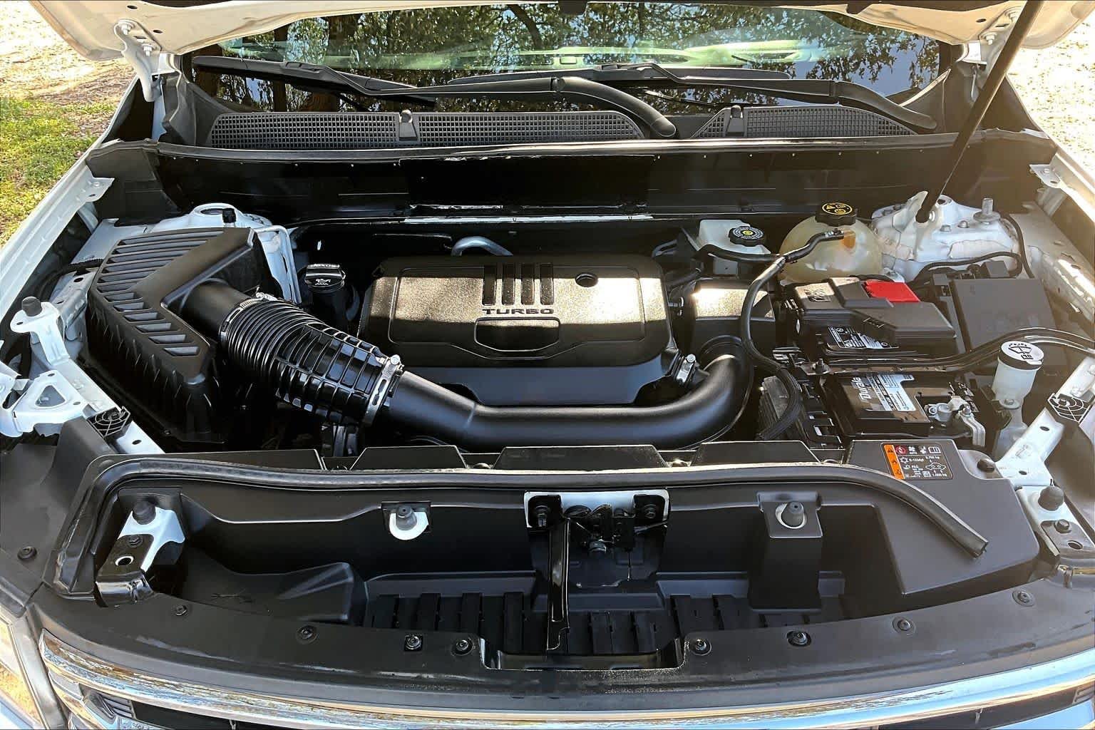 Used 2022 Summit White GMC SLE image 32