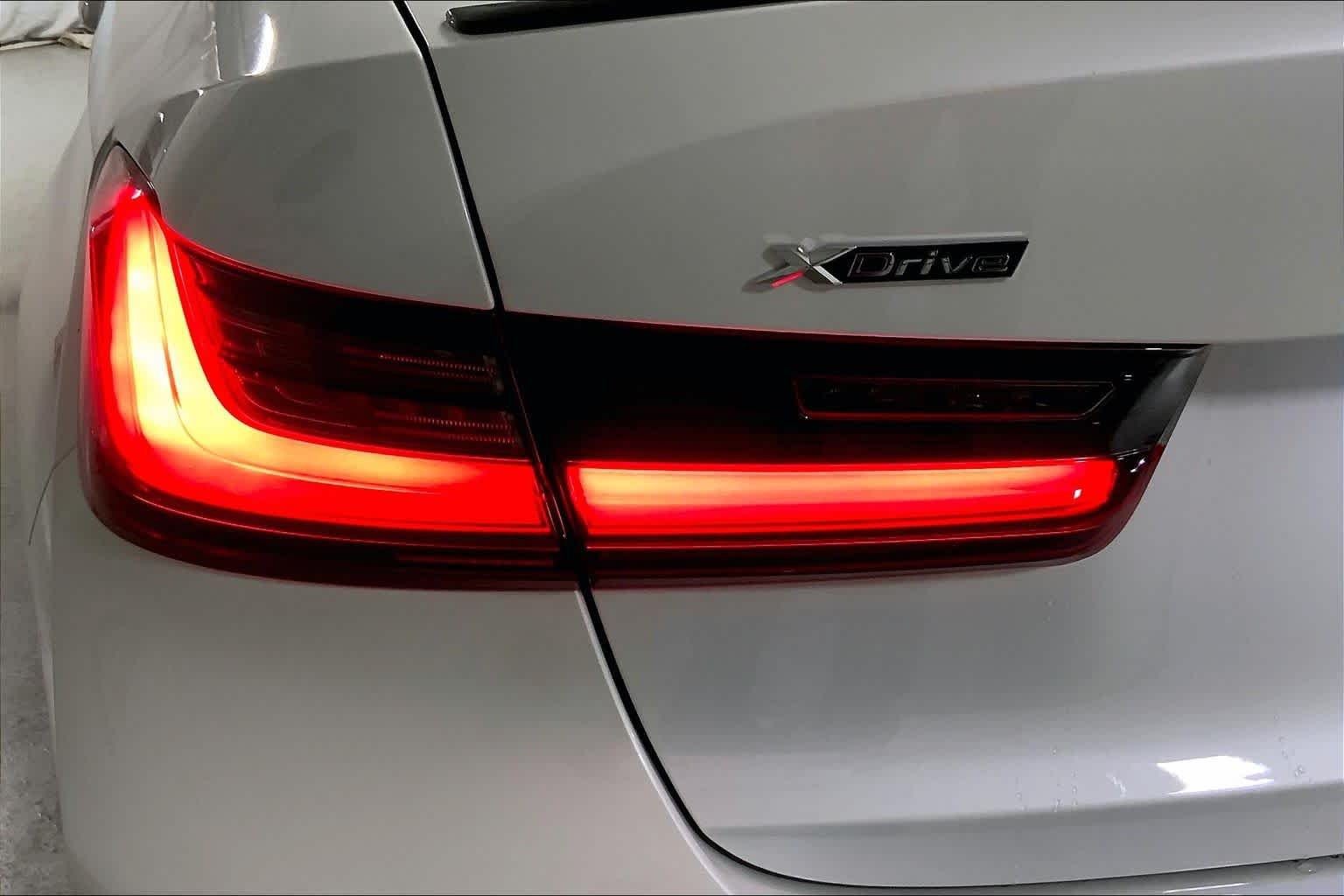 New 2026 Mineral White Metallic BMW 330i xDrive image 11