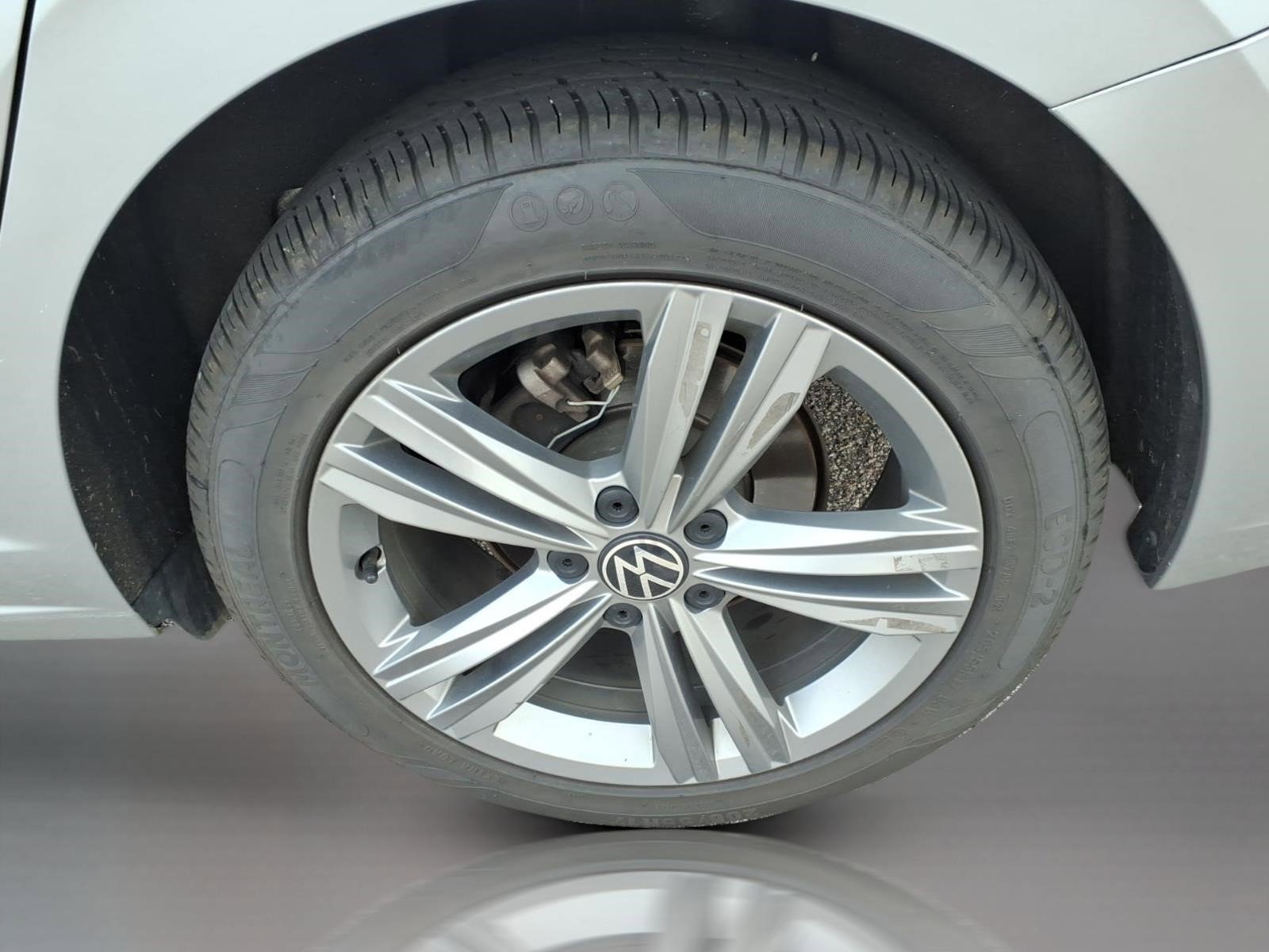 Used 2024 Platinum Gray Metallic Volkswagen SE image 7