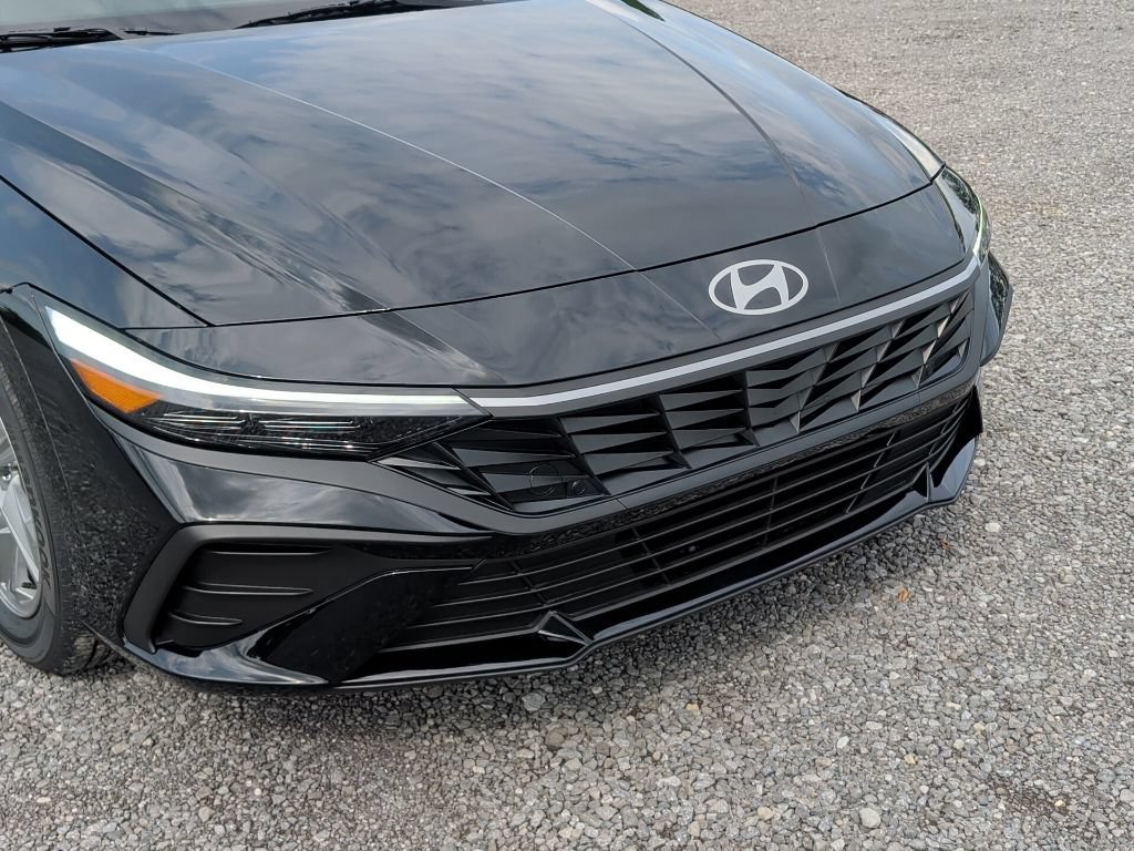 New 2026 Abyss Black Hyundai SE image 11
