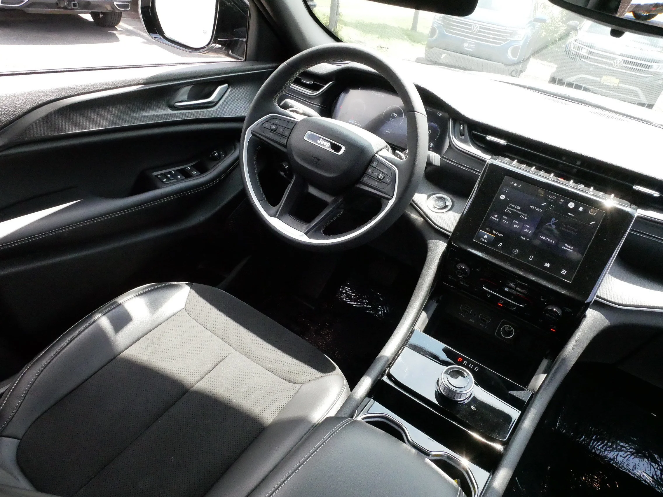 Used 2023 Silver Zynith Jeep Altitude image 9