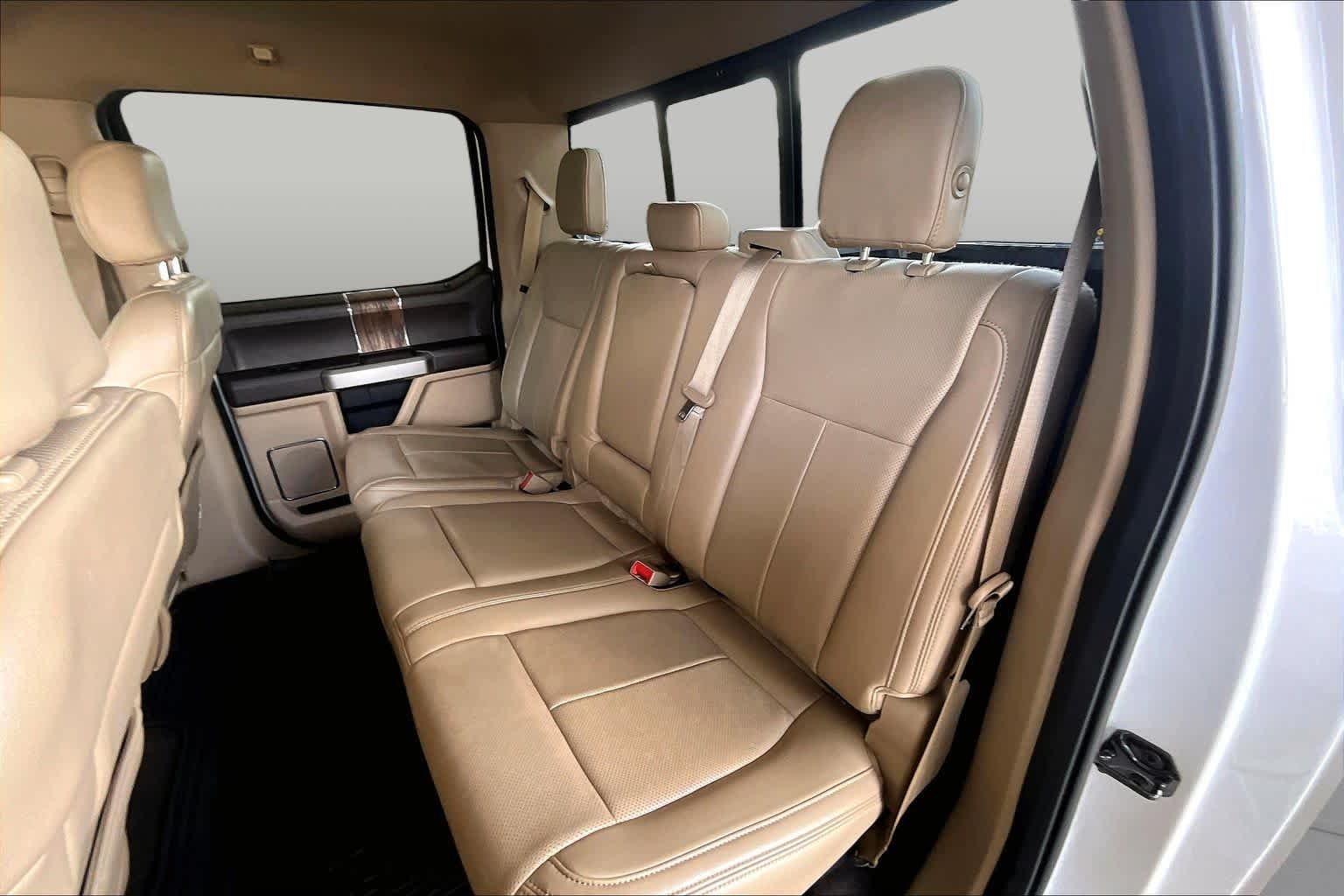 Used 2018 White Platinum Metallic Tri-Coat/Stone Gray Ford LARIAT image 20