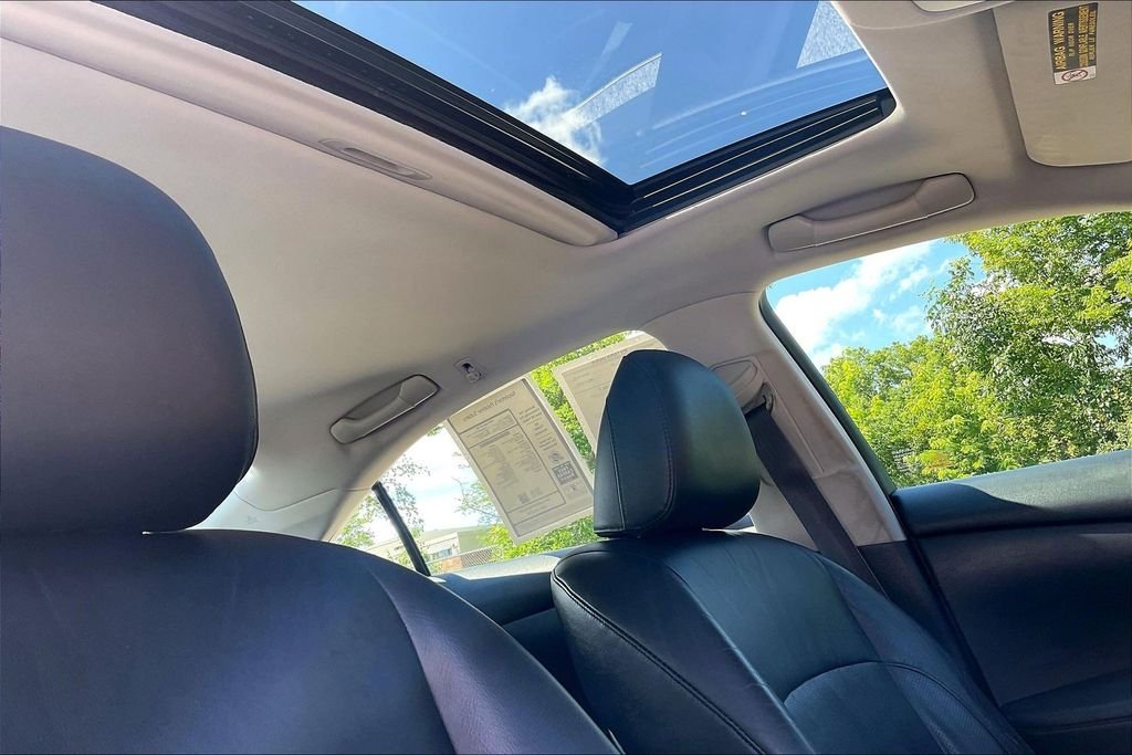 Used 2007 Red Lexus 350 image 21