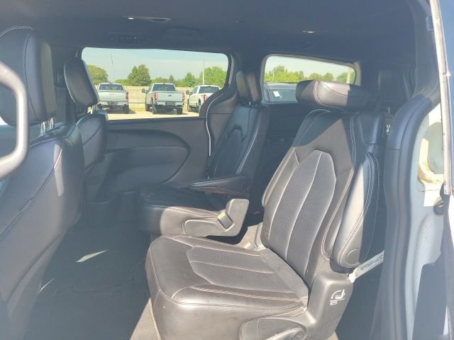 Used 2025 Bright White Clearcoat Chrysler Select image 18