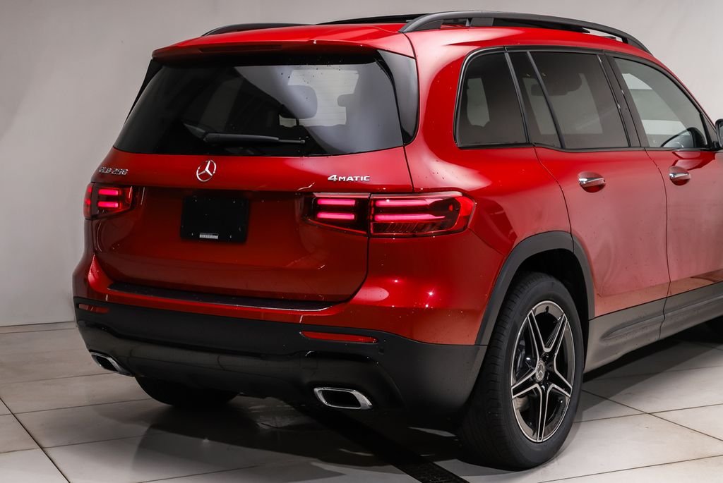 New 2026 MANUFAKTUR Patagonia Red Metallic Mercedes-Benz GLB 250 image 4