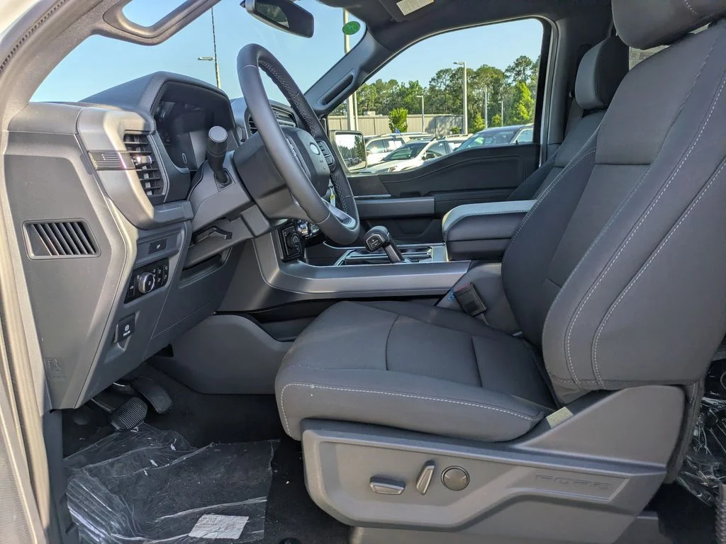 New 2026 Oxford White Ford XLT image 21