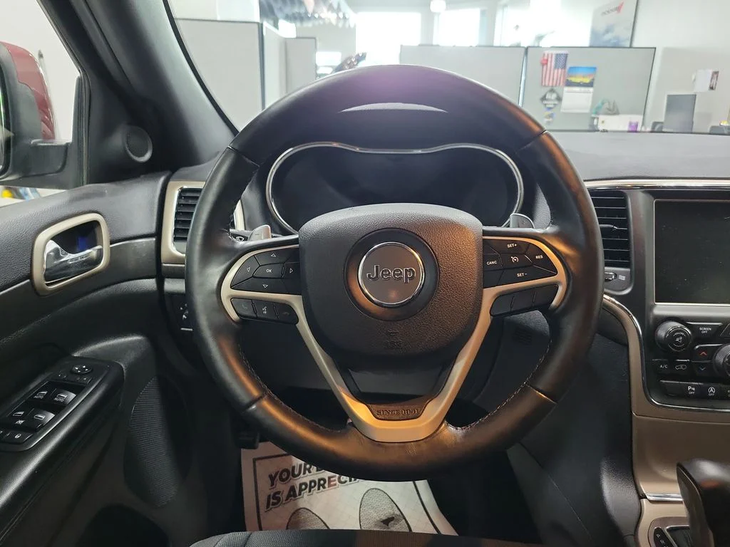 Used 2017 Red Jeep Laredo image 27