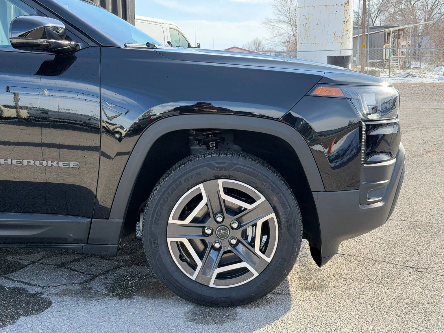 New 2026 Diamond Black Crystal Pearl-Coat Exterior Paint Jeep Limited image 5