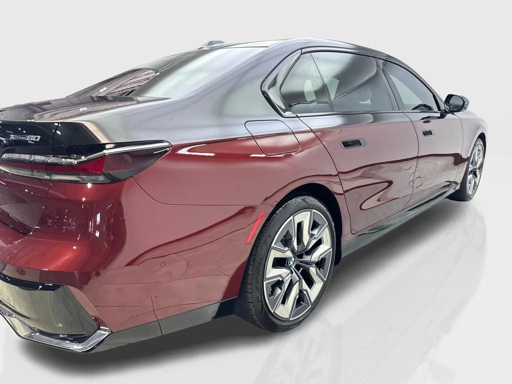 Used 2023 Red BMW xDrive60 image 14