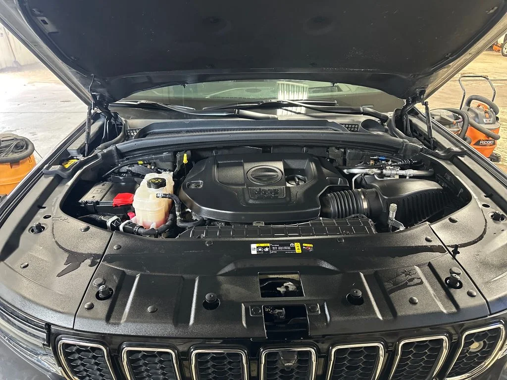 Certified Used 2023 Gray Jeep Overland image 10