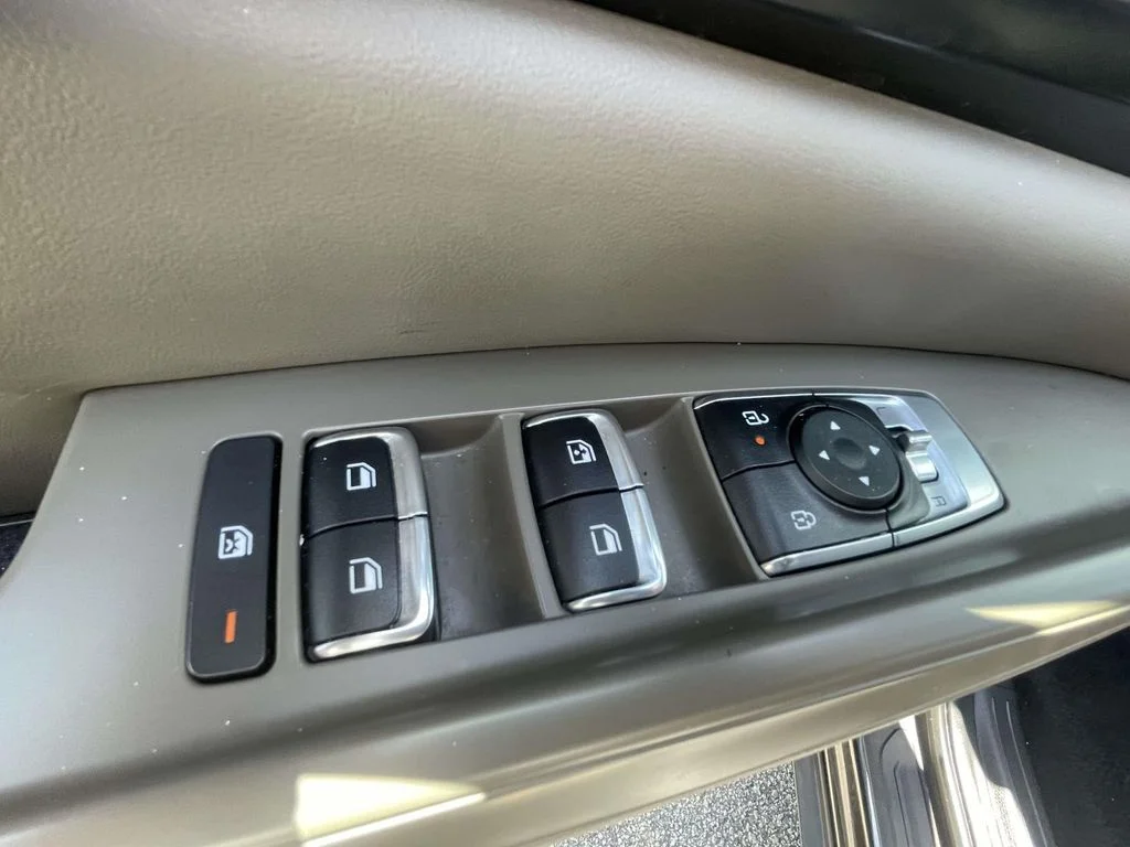 Used 2025 Gray Kia LXS image 16