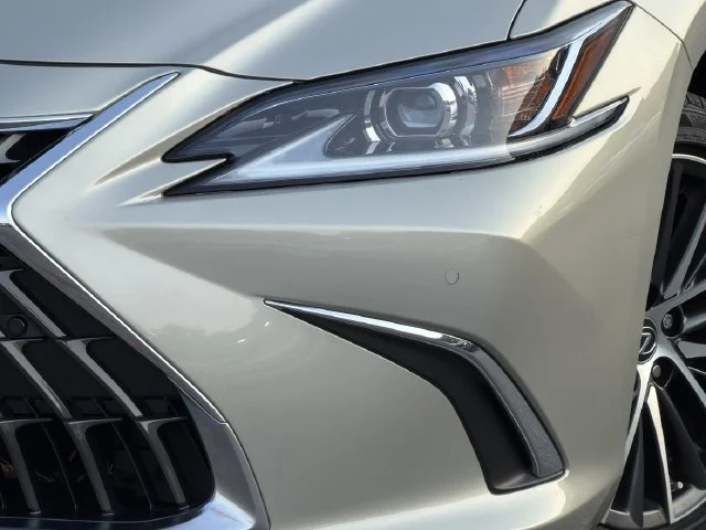 2025 Lexus ES 350 - Photo 8