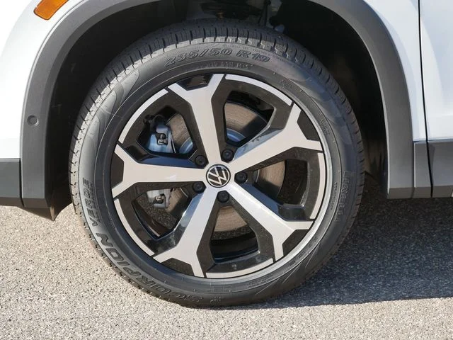 New 2026 White/off-white Volkswagen 2.0T SE image 5
