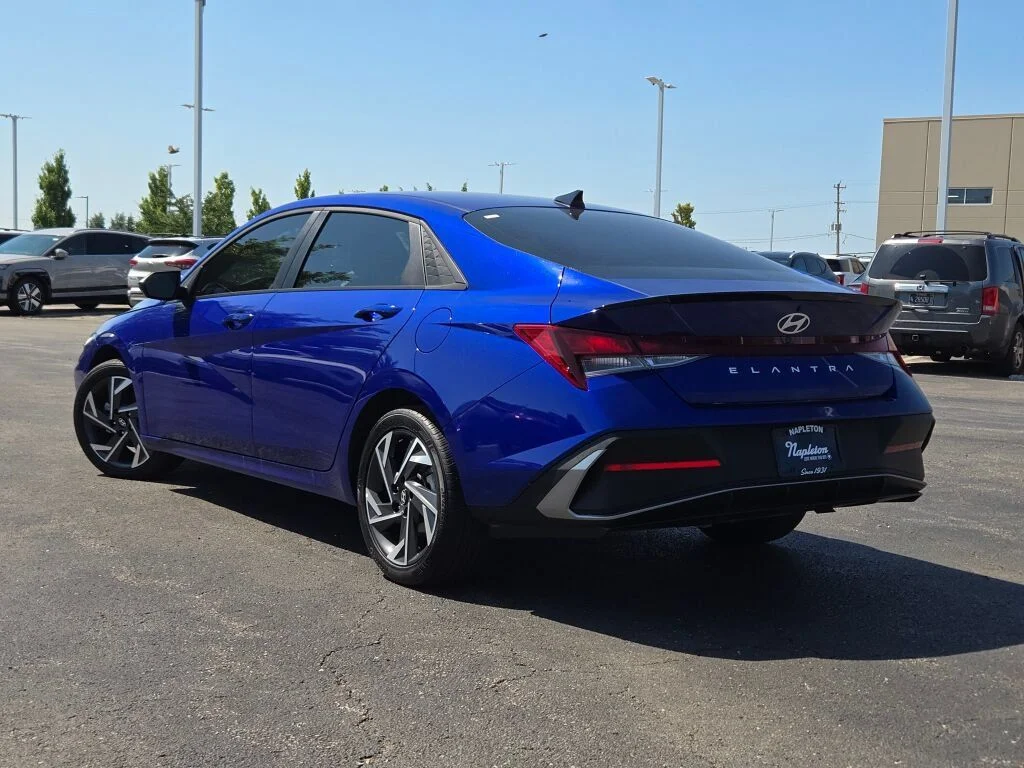 Used 2025 Blue Hyundai SEL Sport image 9