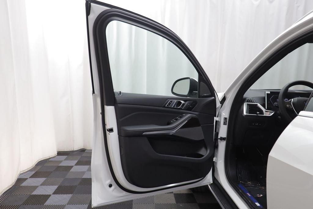 New 2026 Alpine White BMW xDrive40i image 5