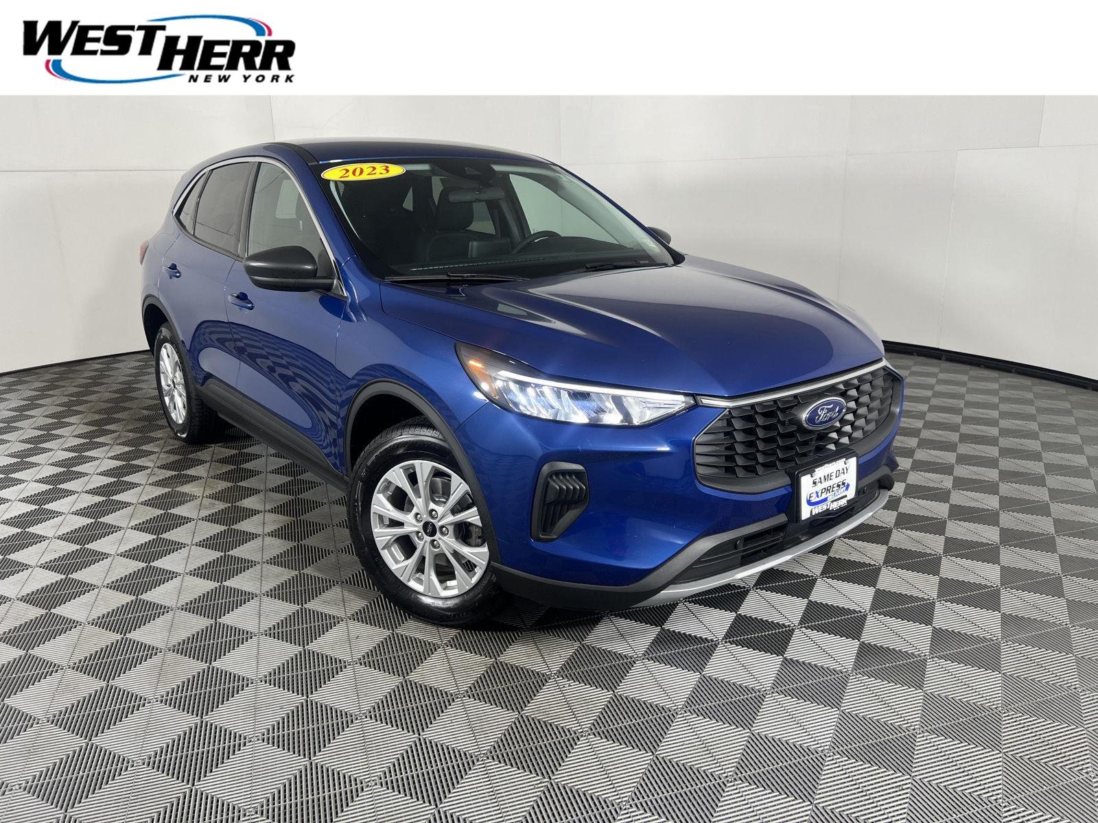 Used 2023 Atlas Blue Ford Active image 1
