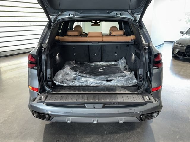 New 2026 Skyscraper Grey Metallic BMW xDrive40i image 12