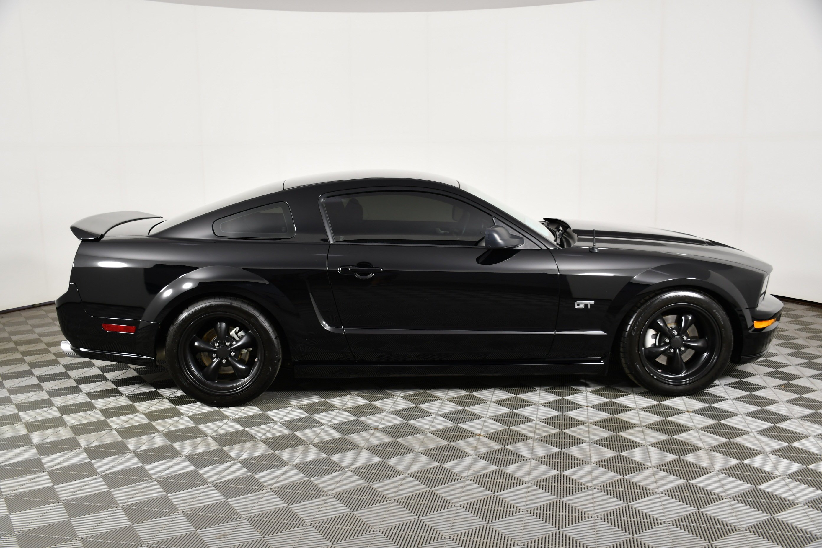 Used 2008 Black Ford GT Deluxe image 5