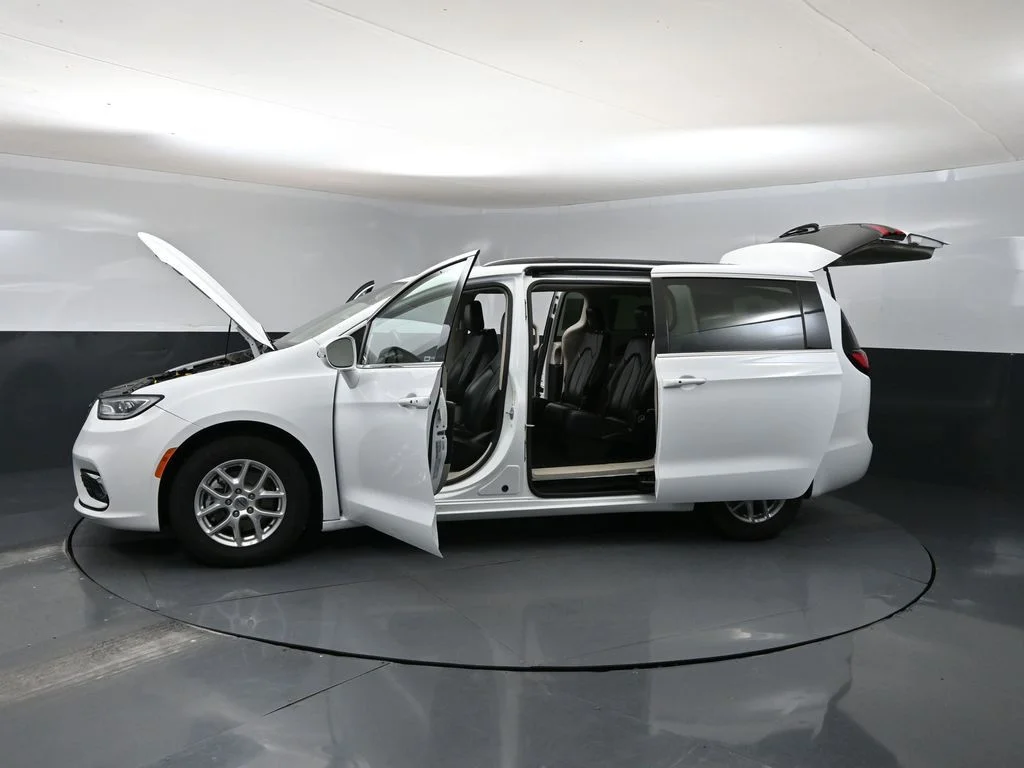 Used 2022 White Chrysler Touring L image 40