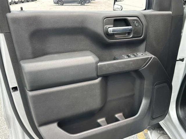 Used 2022 Silver Chevrolet Custom image 27