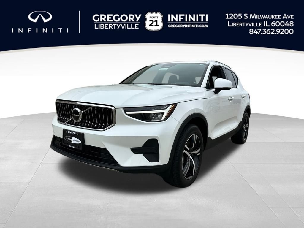2025 Volvo XC40 Core