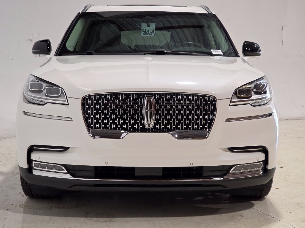 Used 2024 White Metallic Lincoln Reserve image 2