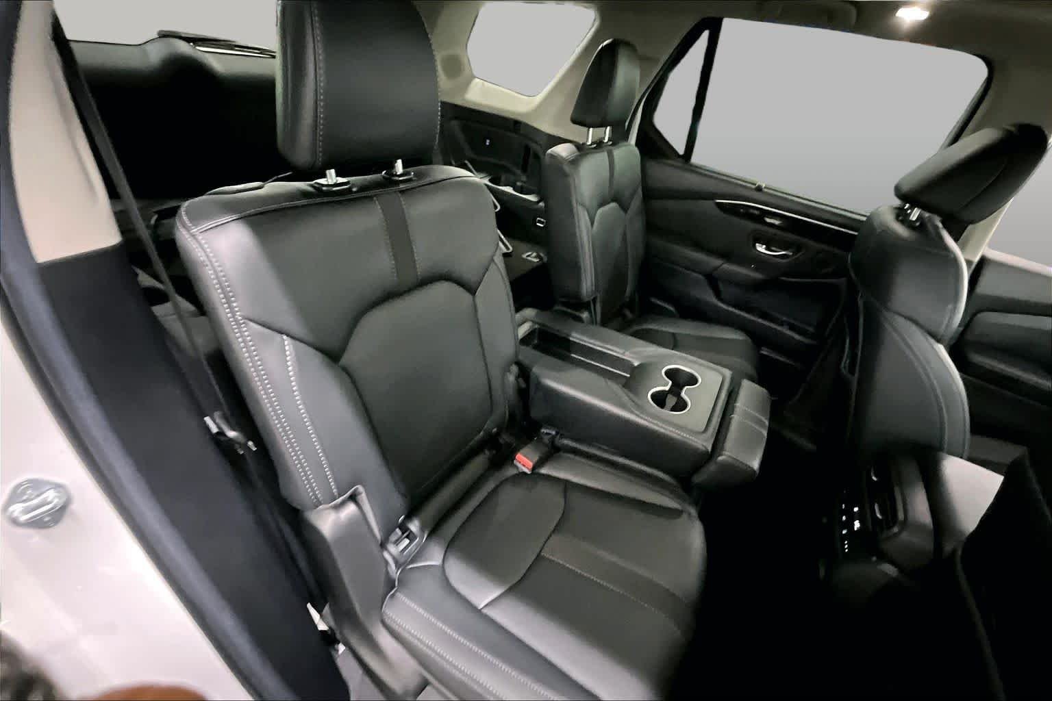 Used 2025 Platinum White Pearl Honda Touring image 20